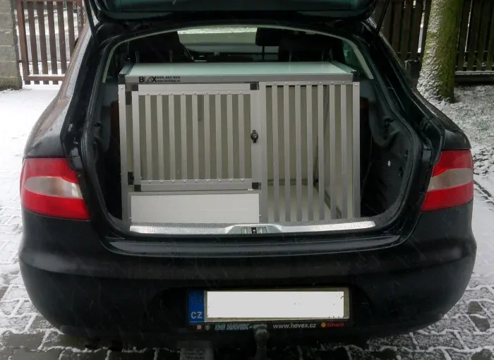 Box4Dogs přepravní klec do auta - Škoda Superb II sedan