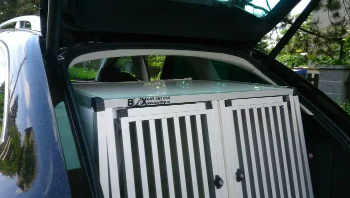 Box4Dogs přepravní klec do auta - Škoda Superb II
