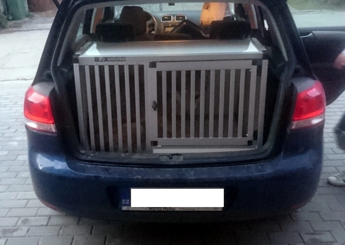 Box4Dogs přepravní klec do auta - Volkswagen Golf