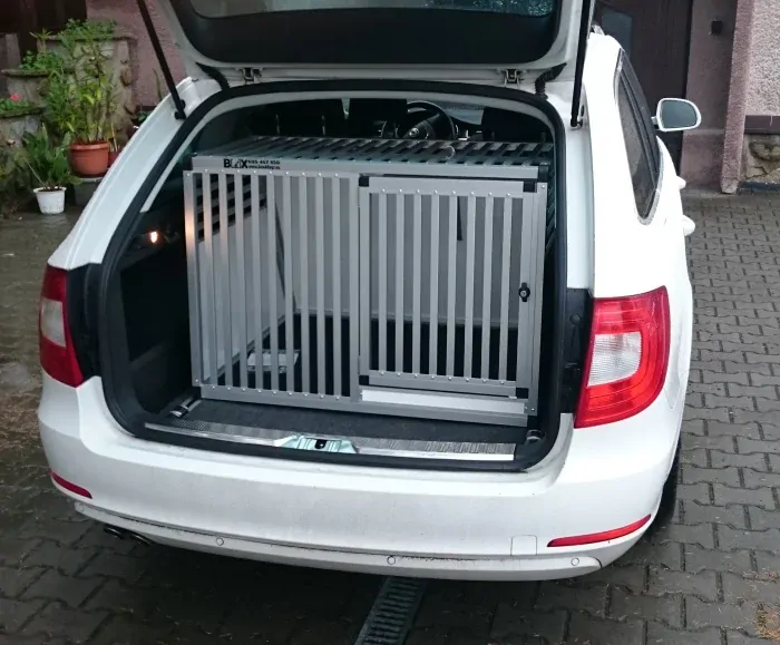 Box4Dogs přepravní klec do auta - Škoda Superb II