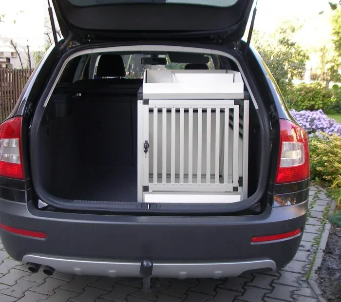 Box4Dogs přepravní klec do auta - Škoda Octavia II