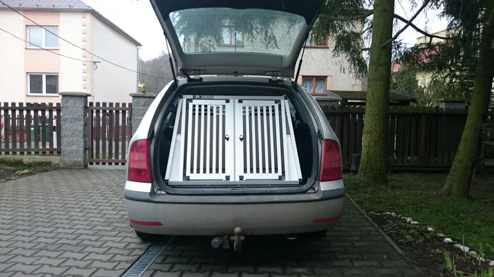 Box4Dogs přepravní klec do auta - Škoda Octavia I 