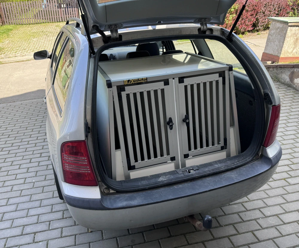 Box4Dogs přepravní klec do auta - Škoda Octavia I