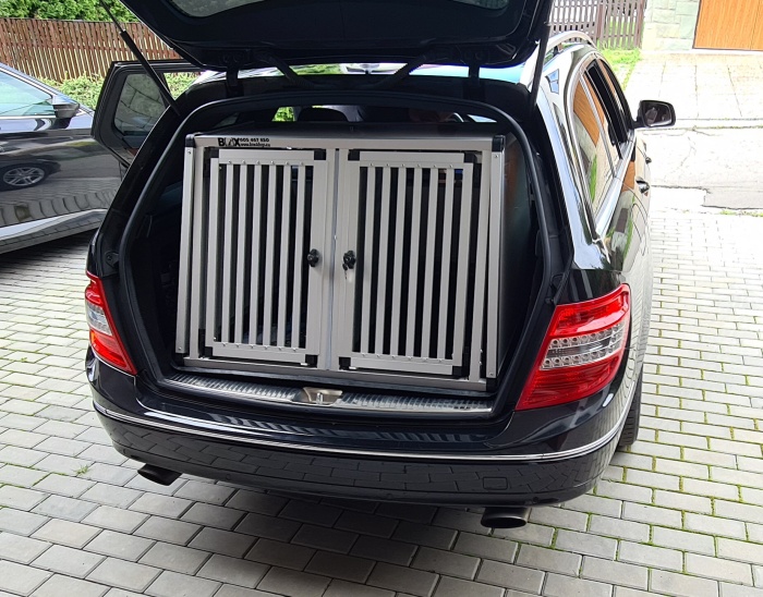 Box4Dogs přepravní klec do auta - Mercedes C320