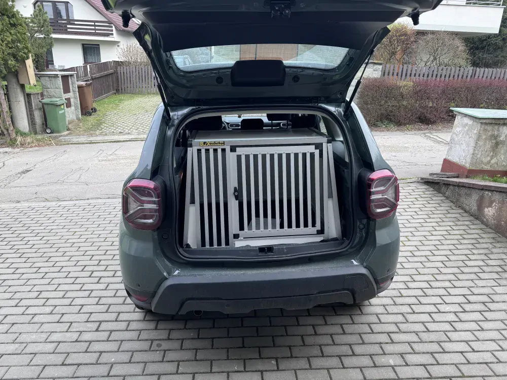 Box4Dogs přepravní klec do auta - Dacia Duster