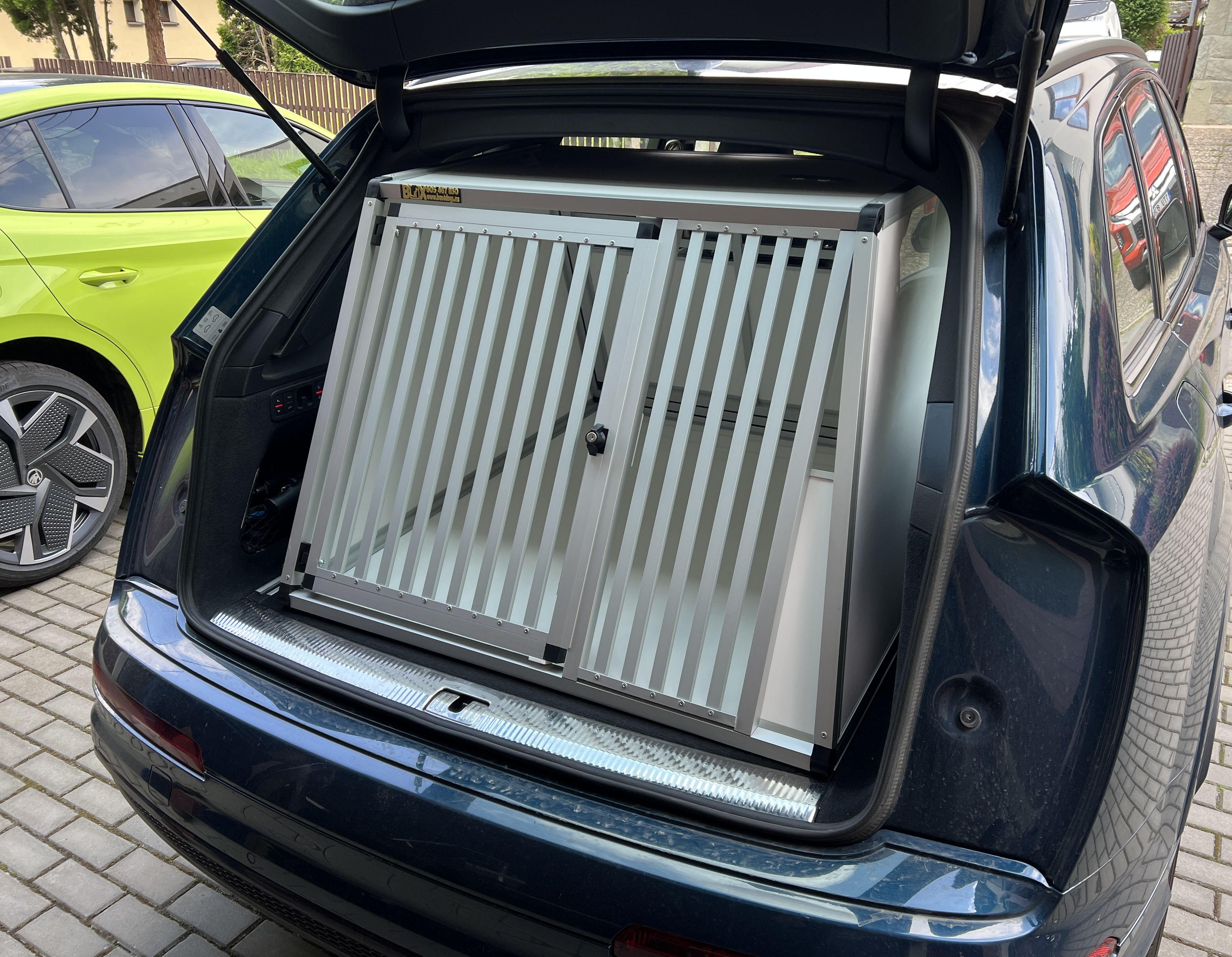 Box4Dogs přepravní klec do auta - AUDI Q7