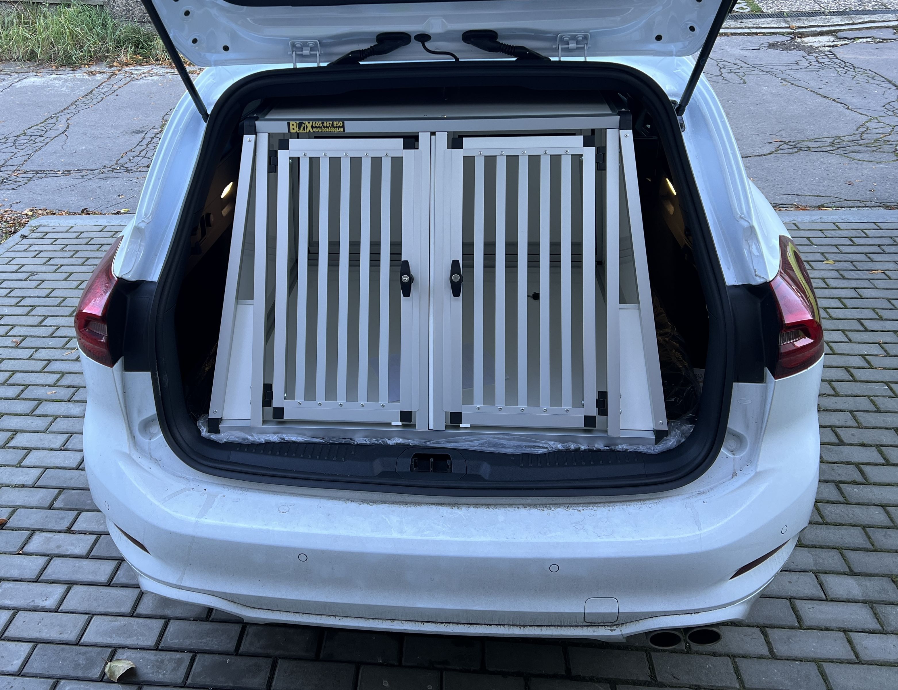 Box4Dogs přepravní klec do auta - Ford Focus