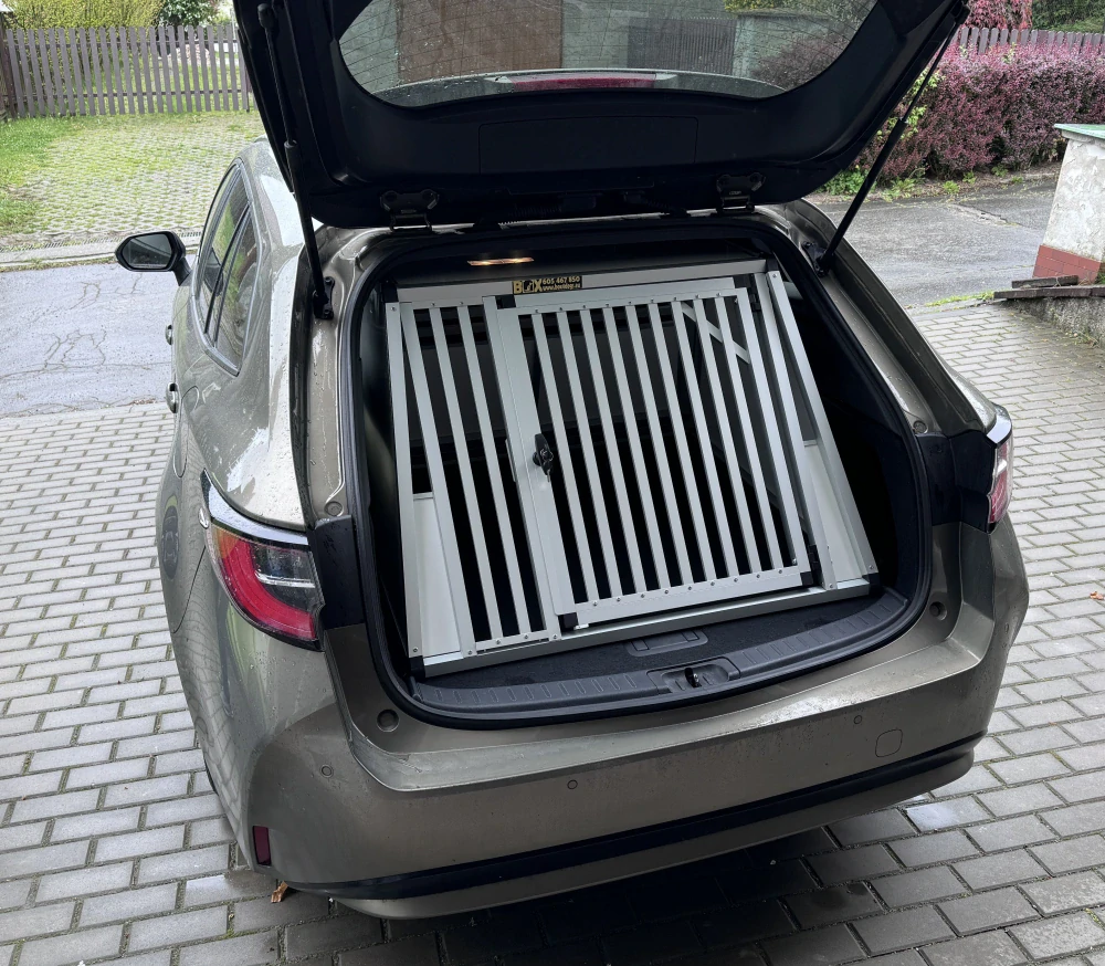 Box4Dogs přepravní klec do auta - Toyota Corola
