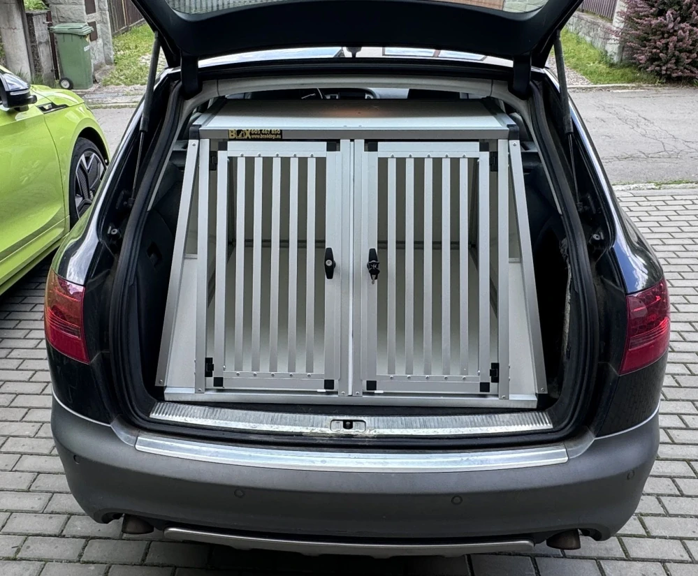 Box4Dogs přepravní klec do auta - AUDI A6