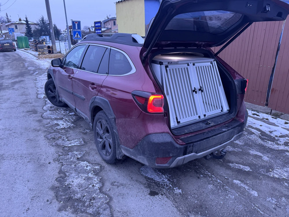 Box4Dogs přepravní klec do auta - Subaru Outback