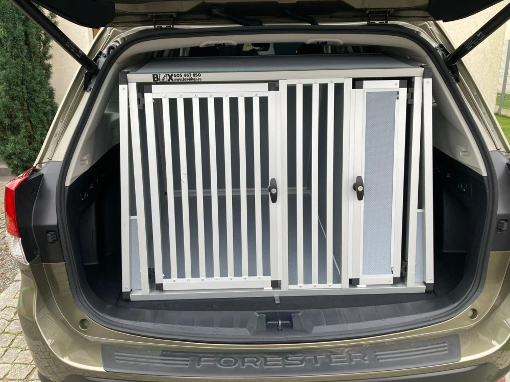 Box4Dogs přepravní klec do auta - Subaru Forester