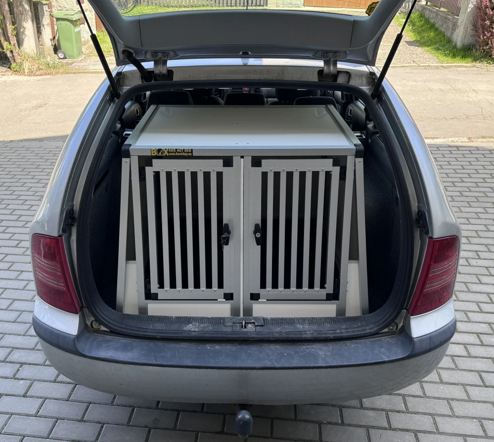 Box4Dogs přepravní klec do auta - Škoda Octavia I