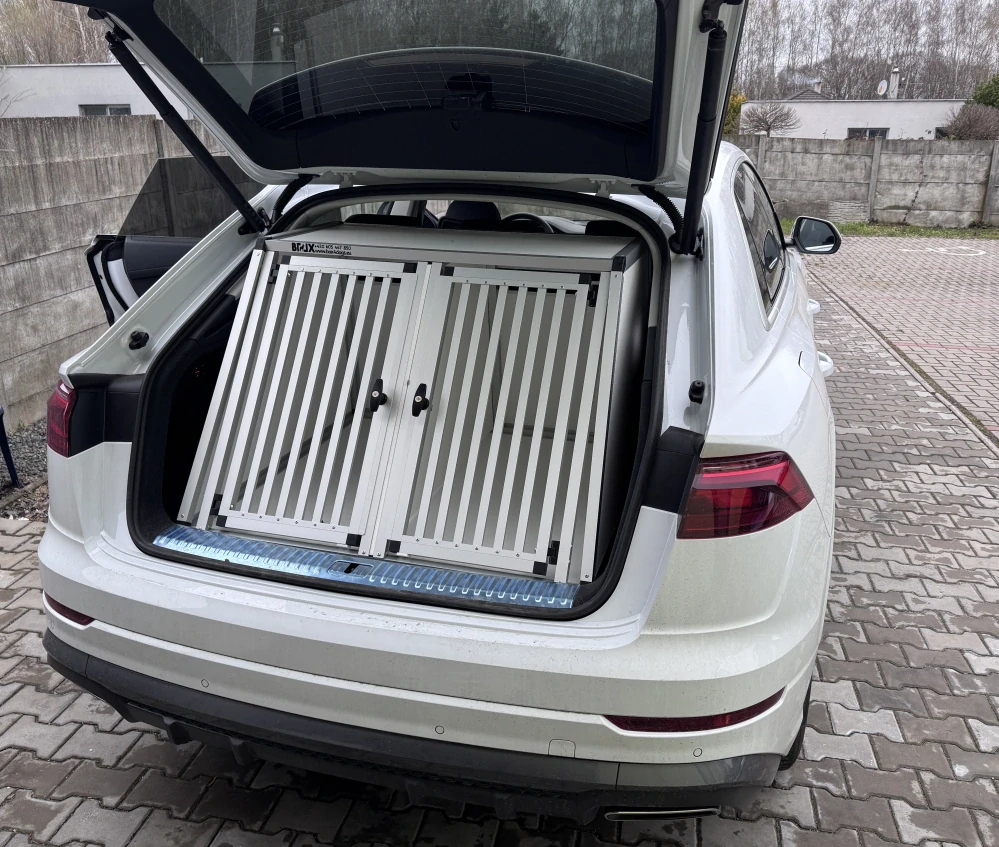 Box4Dogs přepravní klec do auta - AUDI Q8