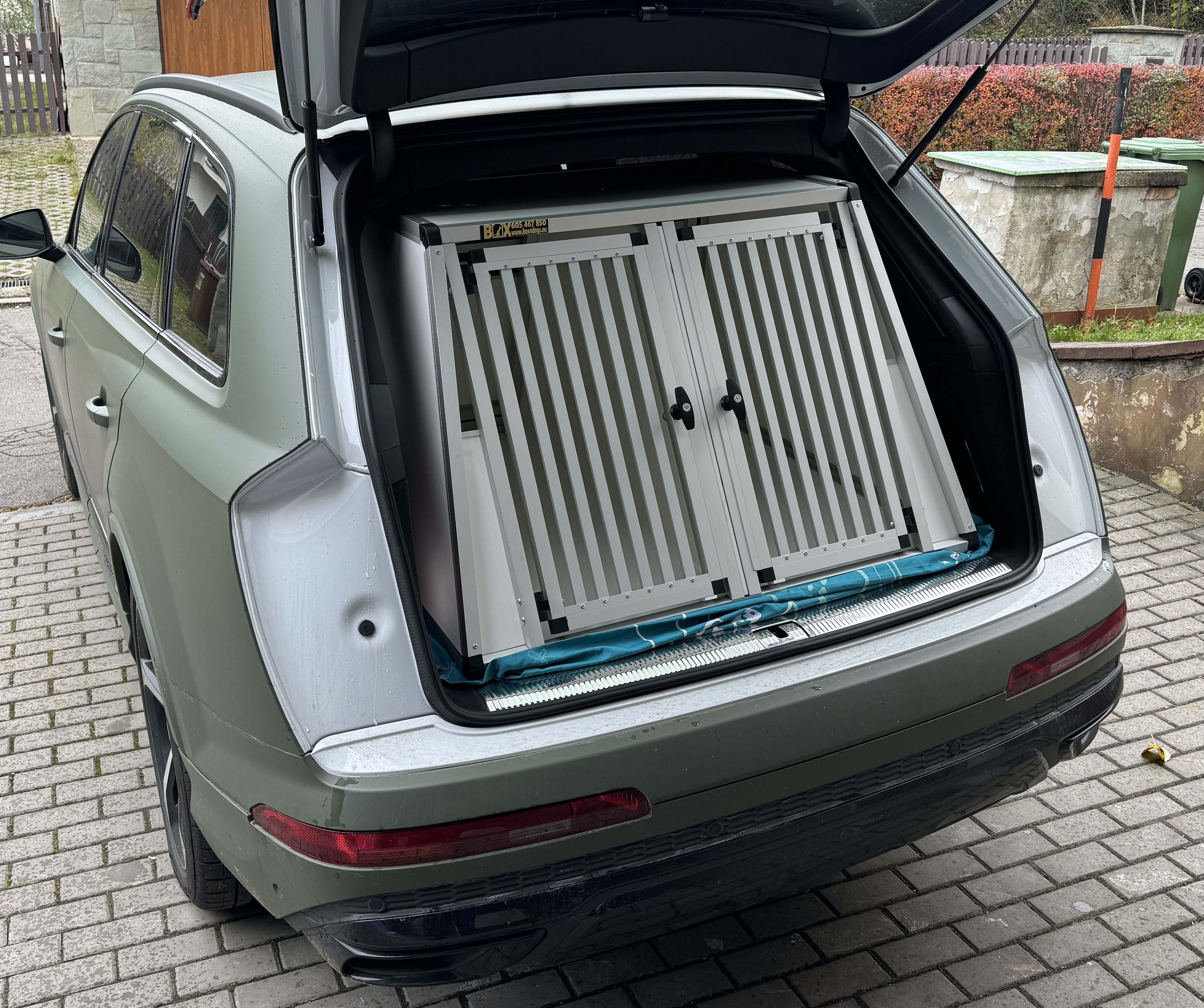 Box4Dogs přepravní klec do auta - AUDI Q7