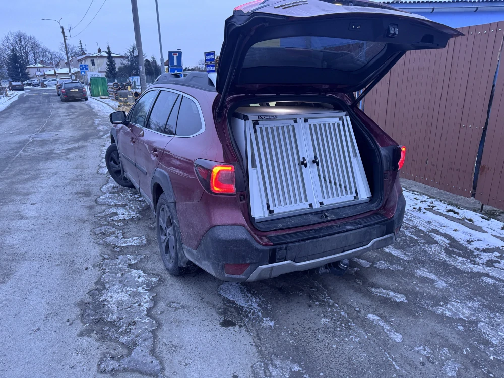 Box4Dogs přepravní klec do auta - Subaru Outback