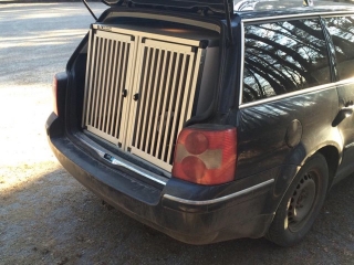 Box4Dogs přepravní klec do auta - Volkswagen Passat