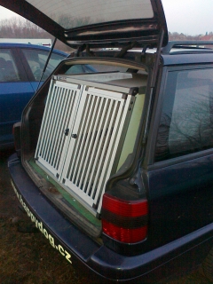 Box4Dogs přepravní klec do auta - Volkswagen Passat
