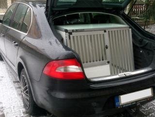 Box4Dogs přepravní klec do auta - Škoda Superb II sedan