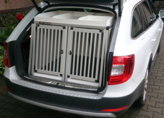 Box4Dogs přepravní klec do auta - Škoda Superb II