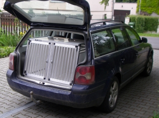 Box4Dogs přepravní klec do auta - Volkswagen Passat