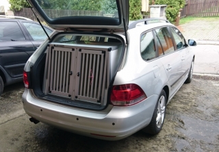 Box4Dogs přepravní klec do auta - Volkswagen Golf