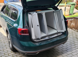 Box4Dogs přepravní klec do auta - Volkswagen Passat B8