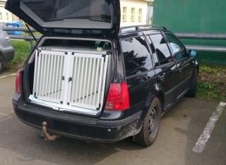 Box4Dogs přepravní klec do auta - Volkswagen Bora