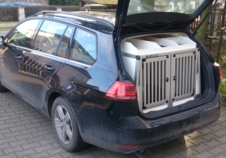 Box4Dogs přepravní klec do auta - Volkswagen Golf