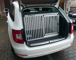Box4Dogs přepravní klec do auta - Škoda Superb II
