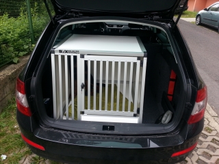 Box4Dogs přepravní klec do auta - Škoda Octavia III