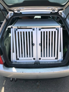 Box4Dogs přepravní klec do auta - AUDI A4