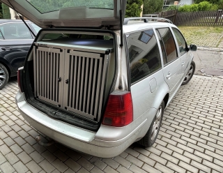 Box4Dogs přepravní klec do auta - Volkswagen Golf