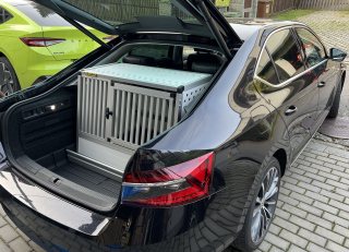 Box4Dogs přepravní klec do auta - Škoda Superb III