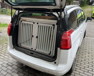 Box4Dogs přepravní klec do auta - Peugeot 5008
