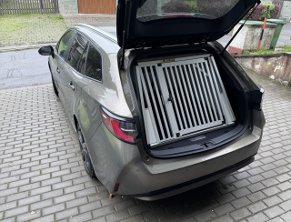 Box4Dogs přepravní klec do auta - Toyota Corola