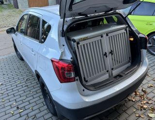 Box4Dogs přepravní klec do auta - Suzuki S-cross