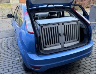 Box4Dogs přepravní klec do auta - Ford Focus