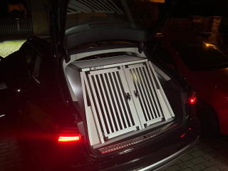 Box4Dogs přepravní klec do auta - AUDI A6 2023